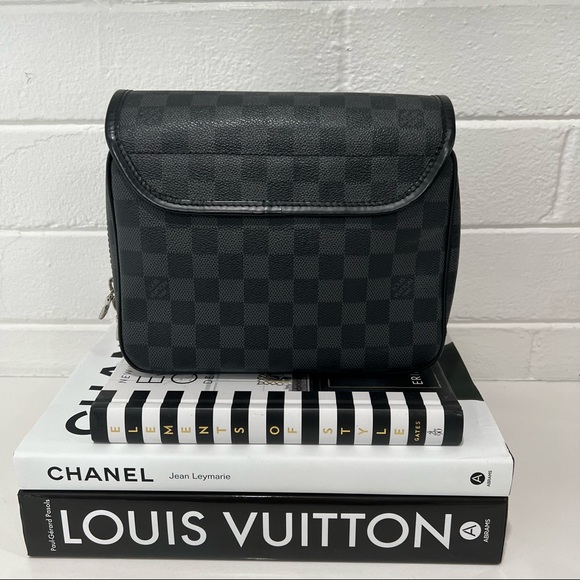 Louis Vuitton Case - Picture 2 of 15